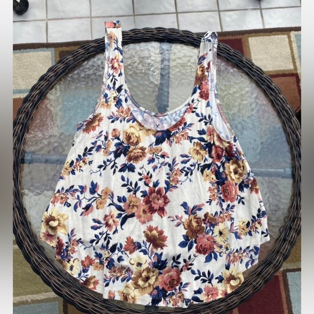 🌸 American Eagle Soft & Sexy Floral Tank 🌸